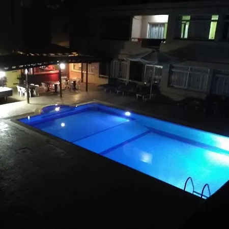 The Pool View Ayía Nápa